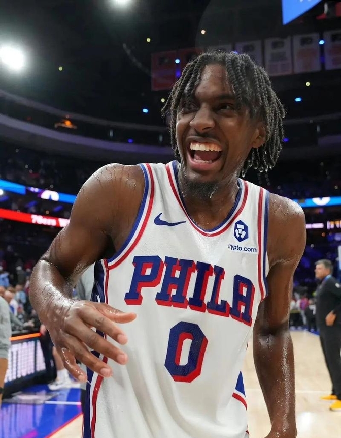 包含科维托娃迎来十赛季出色发挥，快船观众热烈欢呼！的词条