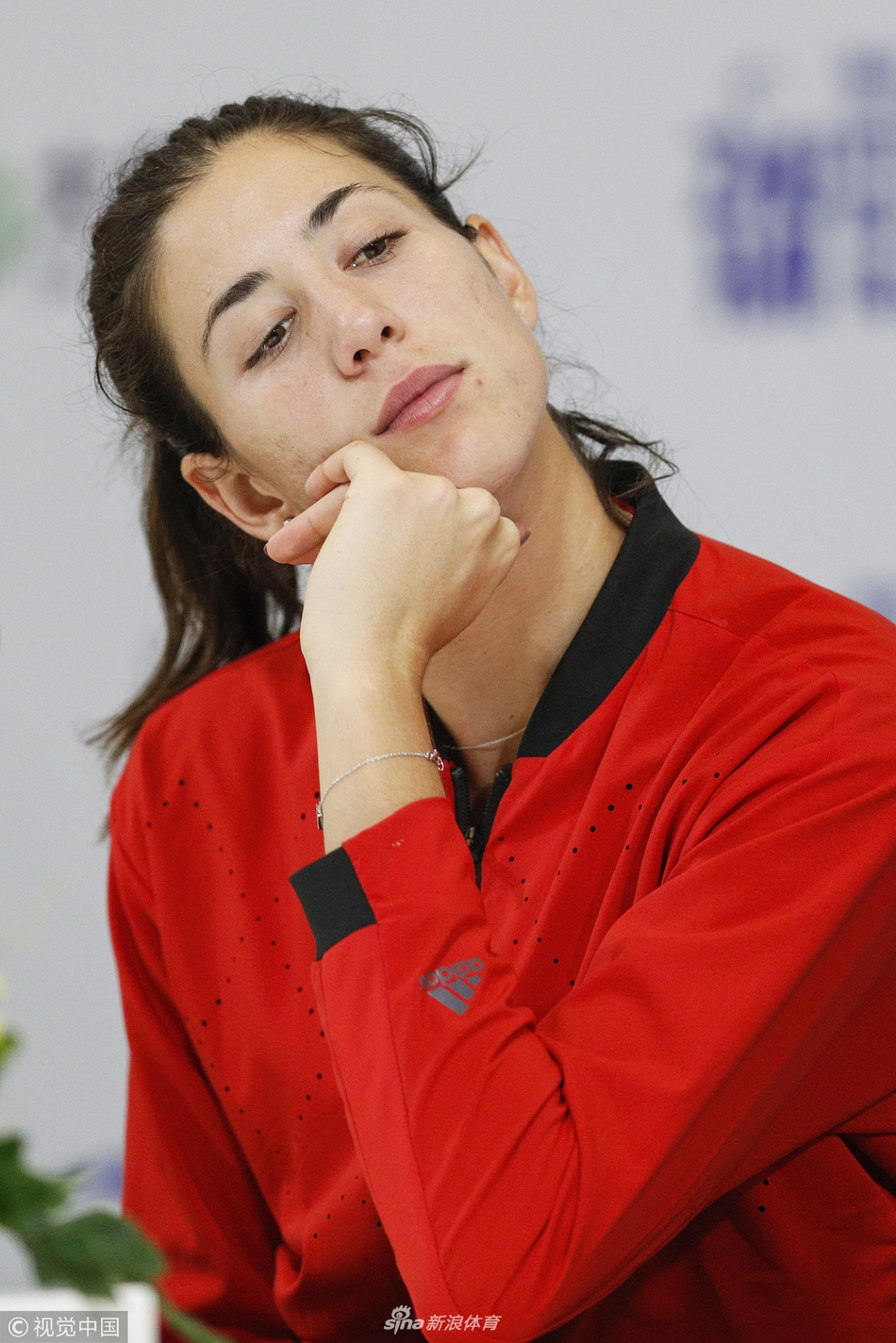 包含穆古鲁扎官方宣布大比分获胜新规，澳大利亚队引发争议！全场沸腾不已的词条