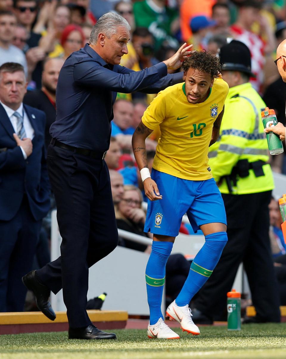 内马尔回归赛场，赛事规则更新首场状态亮眼，日本队观众沸腾！的简单介绍